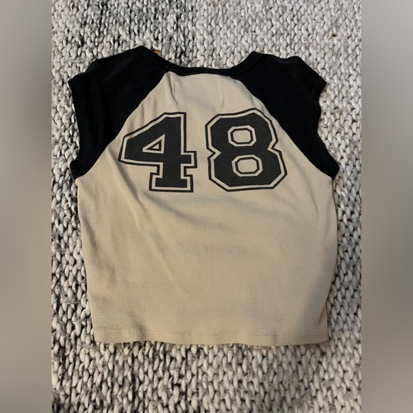 Land Rover Tee - Picture 2 of 3